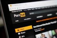 Женщины массово судятся с Pornhub из-за опубликованных с ними видео - vlasti.net