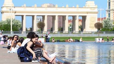 МЧС порекомендовало москвичам сократить пребывание на солнце в преддверии жары - vm.ru - Москва