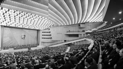 Без платы за ЖКХ и проезд в транспорте: как в 1961 году в СССР планировали ускорить экономику и улучшить жизнь граждан - russian.rt.com