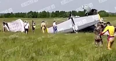 МЧС: 5 человек попали в реанимацию после падения самолета в Кузбассе - ren.tv - Кемеровская обл.
