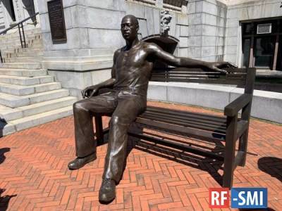 Джордж Флойд - Днище. В Ньюарке открыли 300-килограммовую статую Флойда - rf-smi.ru - шт.Нью-Джерси