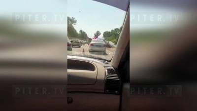 Видео: в результате ДТП с грузовиком пассажиров вытаскивали из машин и отправляли в больницы - piter.tv