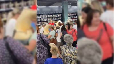 Воронежцы устроили давку в магазине ради подушек за 49 рублей - vestivrn.ru - Воронеж