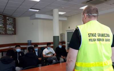 Никос Дендиас - Польские пограничники задержали две группы нелегальных мигрантов – пришли из Беларуси - naviny.by - Афганистан
