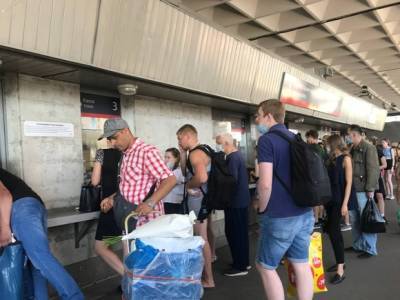Петербуржцы жалуются на «коронавирусную давку» в пригородных электричках - rosbalt.ru - Ленинградская обл. - Петербурга
