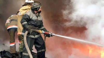 Два человека погибли при пожаре в частном доме в Самарской области - newinform.com - Самарская обл. - Муравленко
