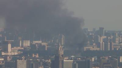 Взрывы на Лужнецкой набережной прекратились, пожар локализован - vesti.ru - Москва
