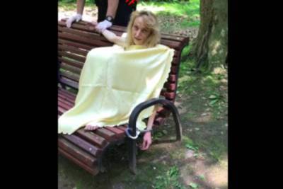 "Я – Ева": во Львове голая женщина бегала по парку и бросалась на людей - rupor.info - Львов