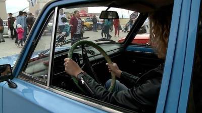 Под Екатеринбургом состоялась масштабная гонка на винтажных автомобилях - 5-tv.ru - Екатеринбург - Тюмень - Челябинск - Первоуральск - Верхняя Пышма