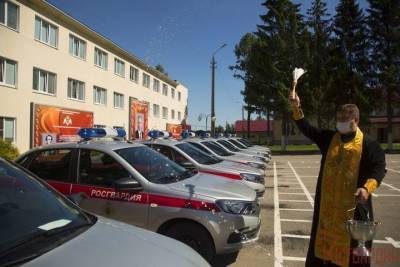 Духовный наставник тульской Росгвардии освятил новые автомобили вневедомственной охраны - tula.mk.ru - Тула