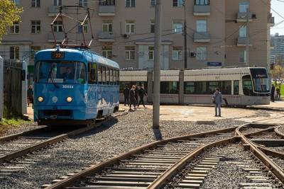 Трамваи задерживаются на Варшавском шоссе из-за поломки контактной сети - vm.ru - Москва