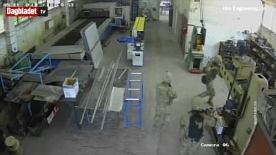 Солдаты НАТО "перепутали" завод с аэродромом и напали на рабочих - vesti.ru - Болгария