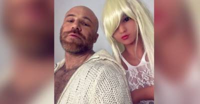 "Это интересно": Женившейся на кукле бодибилдер решил переключиться на реальную женщину - reendex.ru