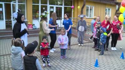 Олег Петров - Для маленьких пациентов Выборгской детской городской больницы организовали праздник - piter.tv