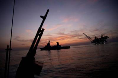 Военный корабль загорелся у берегов Ирана - lenta.ru - Англия - Иран - Reuters