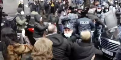 Никола Пашинян - В Париже местные армяне напали на кортеж Пашиняна (видео) - sharij.net - Париж
