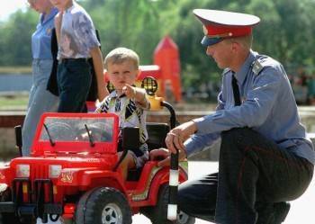 Вологодские автоинспекторы порадовали детей в больнице - vologda-poisk.ru - Вологда