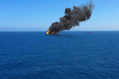 Самый большой корабль ВМФ Ирана загорелся и затонул в Оманском заливе - news.israelinfo.co.il - Англия - Иран