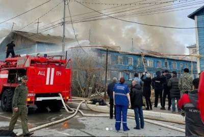 В Тазовском после пожара в жилом доме без жилья остались 22 семьи - znak.com - окр. Янао