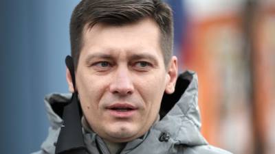 Геннадий Гудков - Дмитрий Гудков - "Ложь!": жена Дмитрия Гудкова прокомментировала найденное у свекра оружие - vesti.ru