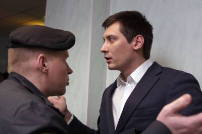 Дмитрий Песков - Дмитрий Гудков - Андрей Пивоваров - Песков отказался признать связь обысков у Гудкова и Пивоварова с политикой - mk.ru