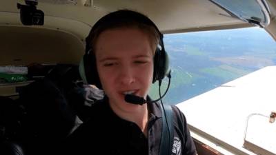 Вокруг света за 45 дней. 18-летний пилот из Англии приземлился в Екатеринбурге - vesti.ru - Москва - Англия - Екатеринбург - Лондон