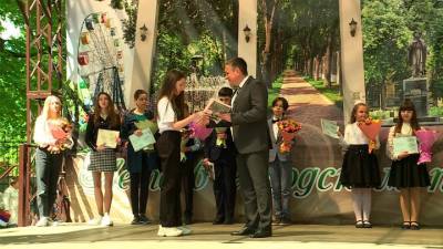 Татьяна Голикова - Михаил Мишустин - Голикова назвала дату начала приема заявлений на выплаты школьникам - vesti.ru