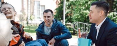 Григорий Артамонов - Ребенок с ДЦП получил необходимую для обучения специальную технику от главы Чехова - runews24.ru