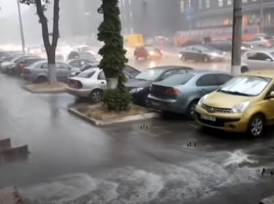 Ураган в Києві накоїв біди: дерева летіли на автомобілі. Відео наслідків - ukrainianwall.com - місто Київ