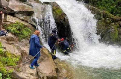 Упал в водопад: во Львовской области во время экскурсии погиб подросток - from-ua.com - Львовская обл. - район Стрыйский - Гсчс