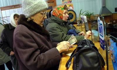 Кабмин отменил принудительный перевод пенсий на карточки - capital.ua