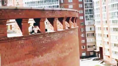 Маленькие хулиганы: в Новосибирске дети бросают камни в прохожих и автомобили - vesti.ru - Новосибирск