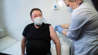 Михаил Мурашко - Мурашко: первым компонентом привились 18 миллионов россиян - vesti.ru