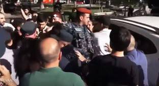 Анаит Аванесян - Четыре человека задержаны на акции протеста у Минздрава Армении - kavkaz-uzel.eu - Ереван