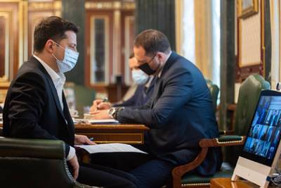 Владимир Зеленский - Алексей Данилов - Зеленский внес в Раду законопроект для борьбы с олигархами - lenta.ru