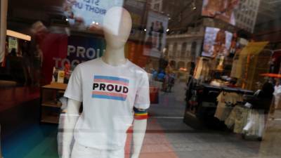 Рон Десантис - Во Флориде женщинам-трансгендерам запретили участвовать в соревнованиях - svoboda.org - шт.Флорида