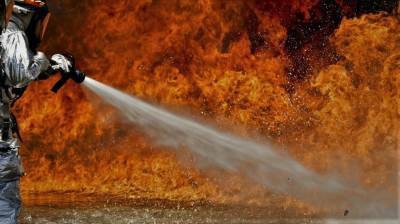 На нефтеперерабатывающем заводе в Иране вспыхнул сильный пожар (ВИДЕО) и мира - cursorinfo.co.il - Иран - Тегеран - Tehran