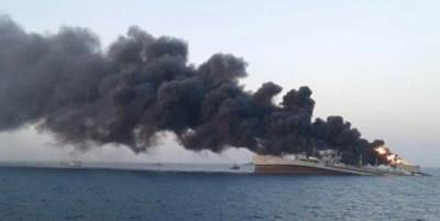 В Оманском заливе затонул крупнейший корабль ВМС Ирана Kharg - runews24.ru - Иран