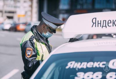 За неделю в Петербурге и Ленобласти на спецстоянки отправились больше 1600 автомобилей такси - online47.ru - Ленинградская обл. - Санкт-Петербург - р-н Всеволожский