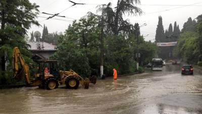 Олег Крючков - В подтопленном поселке Кореиз под Ялтой началась эвакуация - mir24.tv - Крым - Керчь