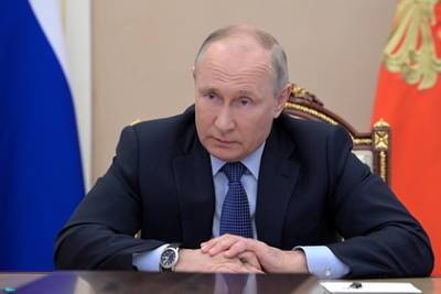 Владимир Путин - Путин пообещал внедрить новую модель оплаты труда работников здравоохранения - lenta.ru