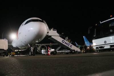 Омский аэропорт обходится без телетрапов из-за нынешней экономики перевозок - omsk.mk.ru - Омск