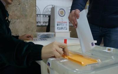 Никол Пашинян - Роберт Кочарян - В Армении проходят внеочередные выборы в парламент - korrespondent.net - Киев - Армения - Парламент