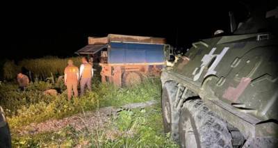 На границе с Россией с помощью БТРа поймали контрабандистов сигарет. ВИДЕО - cxid.info - Луганская обл.