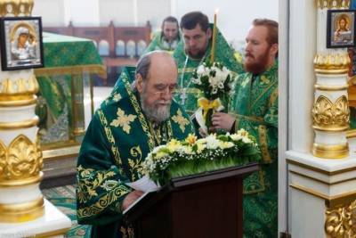 Омские православные отмечают праздник Троицы - omsk.mk.ru - Омск