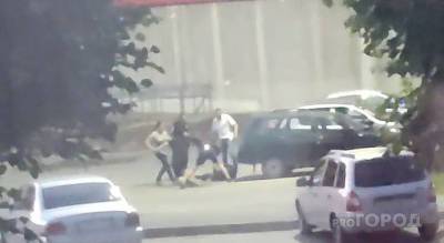 В Чебоксарах группа людей побила двух человек: пинали ногами, били по голове - pg21.ru - Чебоксары