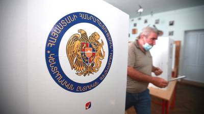 В Армении началось голосование на досрочных выборах в парламент - iz.ru - Ереван