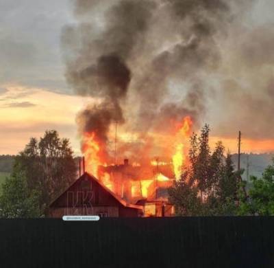 Под Кемеровом из-за удара молнии загорелся дом - gazeta.a42.ru - Кемерово - округ Кемеровский