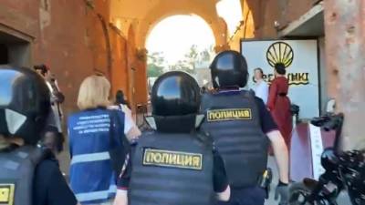 В торговых центрах "Тукан" и "Балкания Нова" прошли рейды - piter.tv - Санкт-Петербург