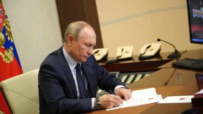 Владимир Путин - Дмитрий Песков - Путин готовит статью к 80-летию начала Великой Отечественной войны - news-front.info - Москва - Россия
